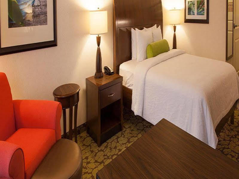 Hilton Garden Inn Valley Forge/Oaks Екстериор снимка